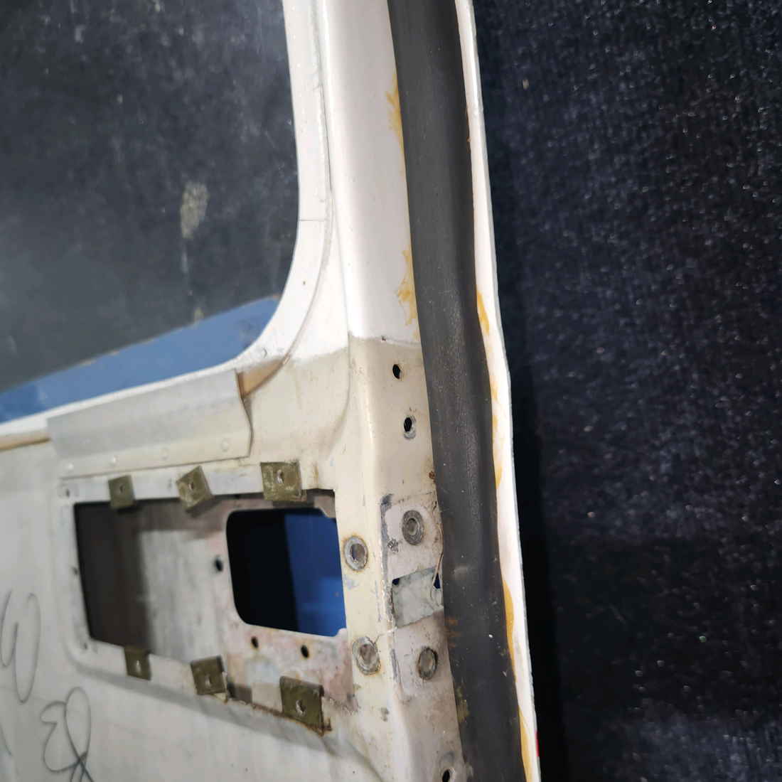 Used aircraft parts for sale, 0413033-2 cessna 150G Cabin Door – Pilot Side RH