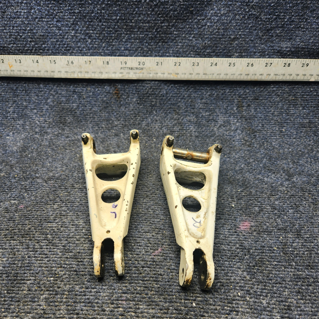 Used aircraft parts for sale, 35-815194-5 Beechcraft F33A MAIN GEAR TORQUE KNEE LOWER PRICE PER EACH