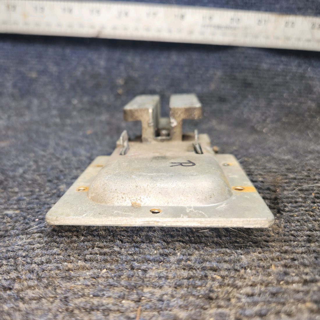 Used aircraft parts for sale, 0511258-2 cessna 150G Cabin Door Latch Housing Assy – LH or RH (Minus Bolt)