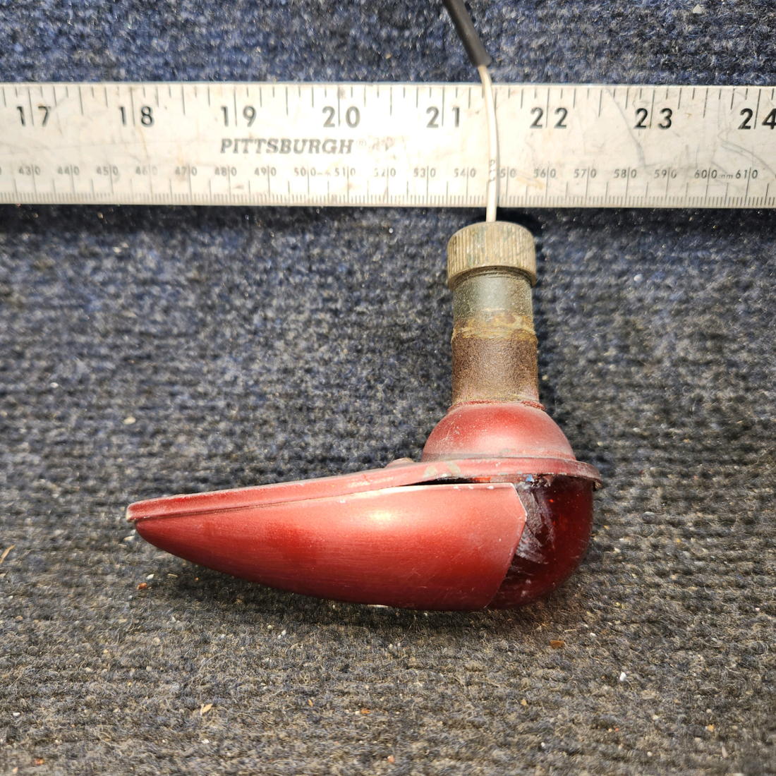 Used aircraft parts for sale, 472-665 Piper PA-28-140 Navigation Light Assembly W/ Red Lens