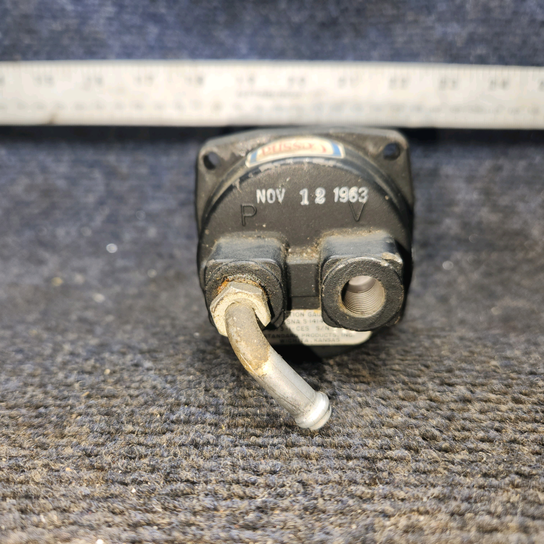Used aircraft parts for sale, S1414-N1 Standard Precision Cessna 172E Suction Indicator