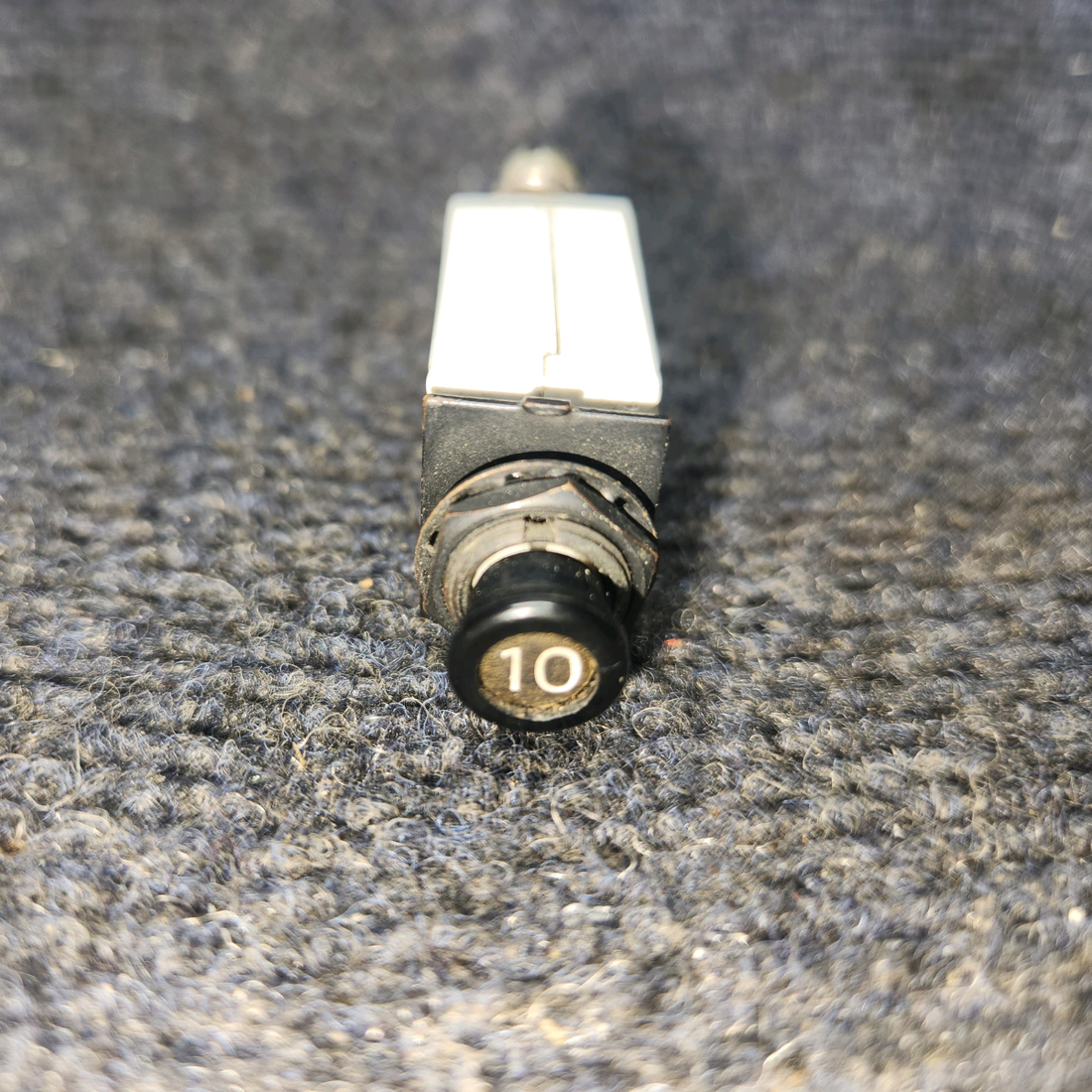 Used aircraft parts for sale, MS26574-10 klixon BEECHCRAFT 95-55B Push-Pull Circuit Breaker - 10 Amps