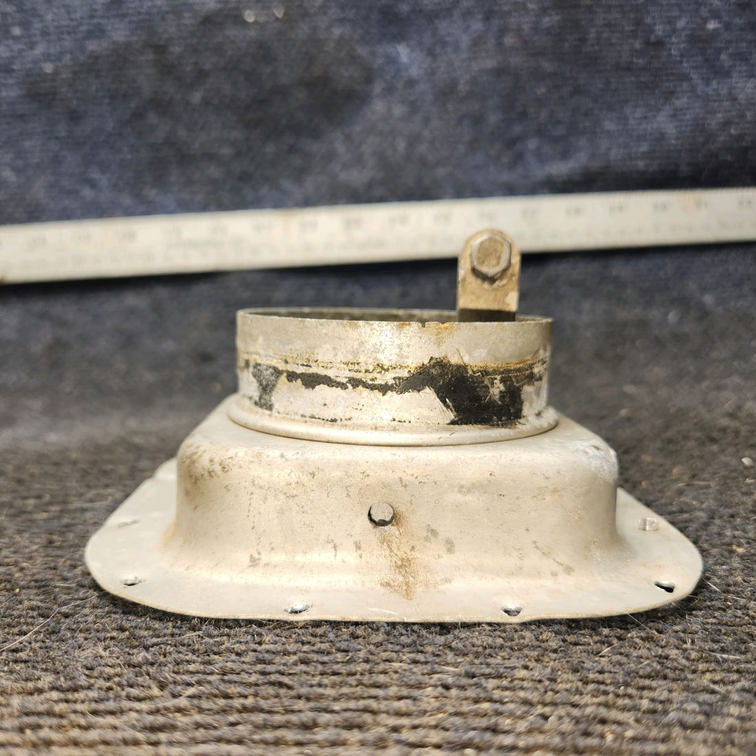 Used aircraft parts for sale, 0713135-2, 0713139-1 cessna 172N Outside Air Door Assembly