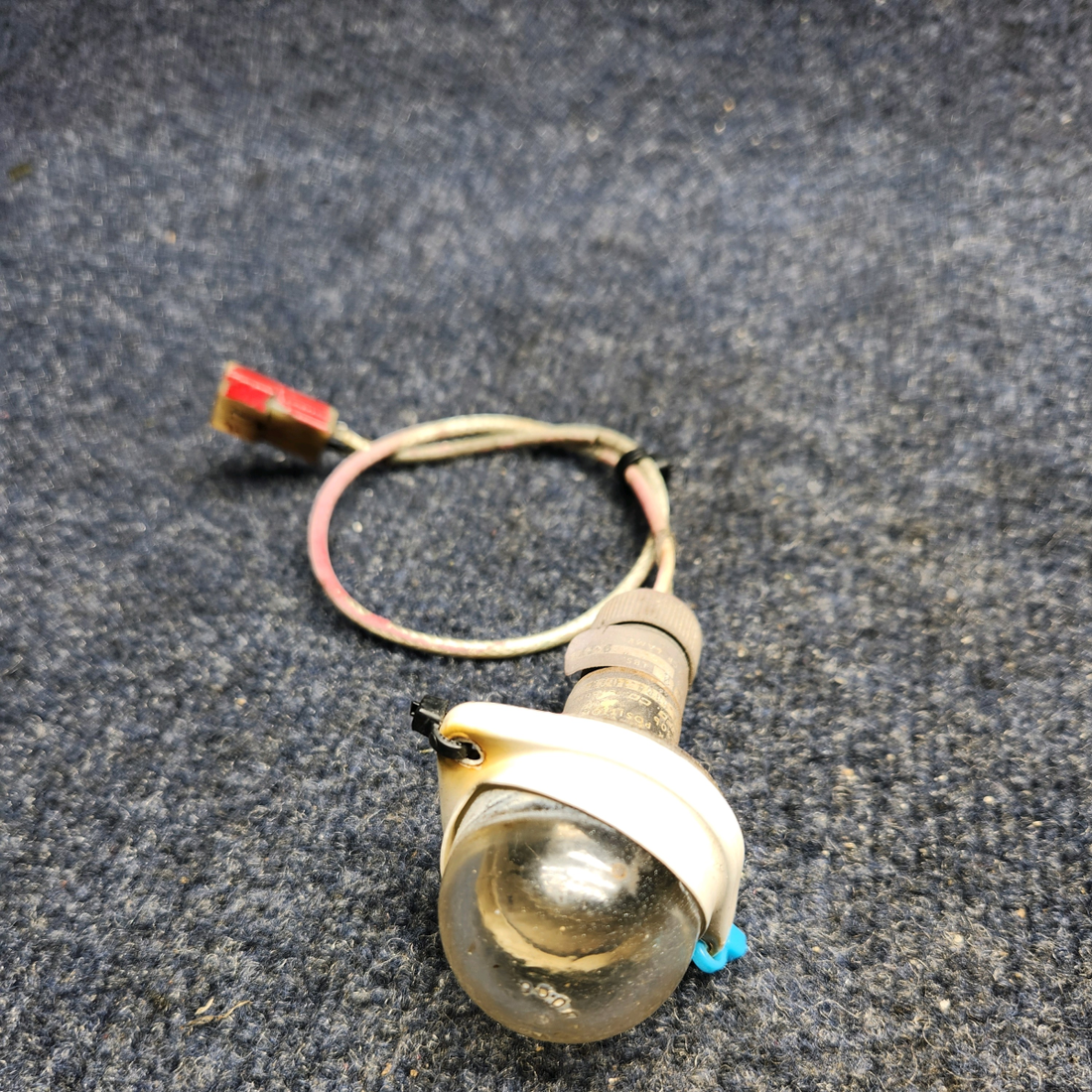 Used aircraft parts for sale, A-2064-1073 GRIMES Piper PA32RT-300 REAR POSITION LIGHT ASSEMBLY W LENS AND RETAINER (12V)