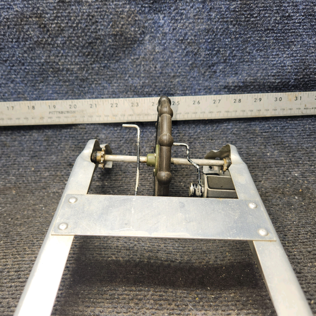 Used aircraft parts for sale, 0460112-1 cessna 150G Elevator Trim Wheel