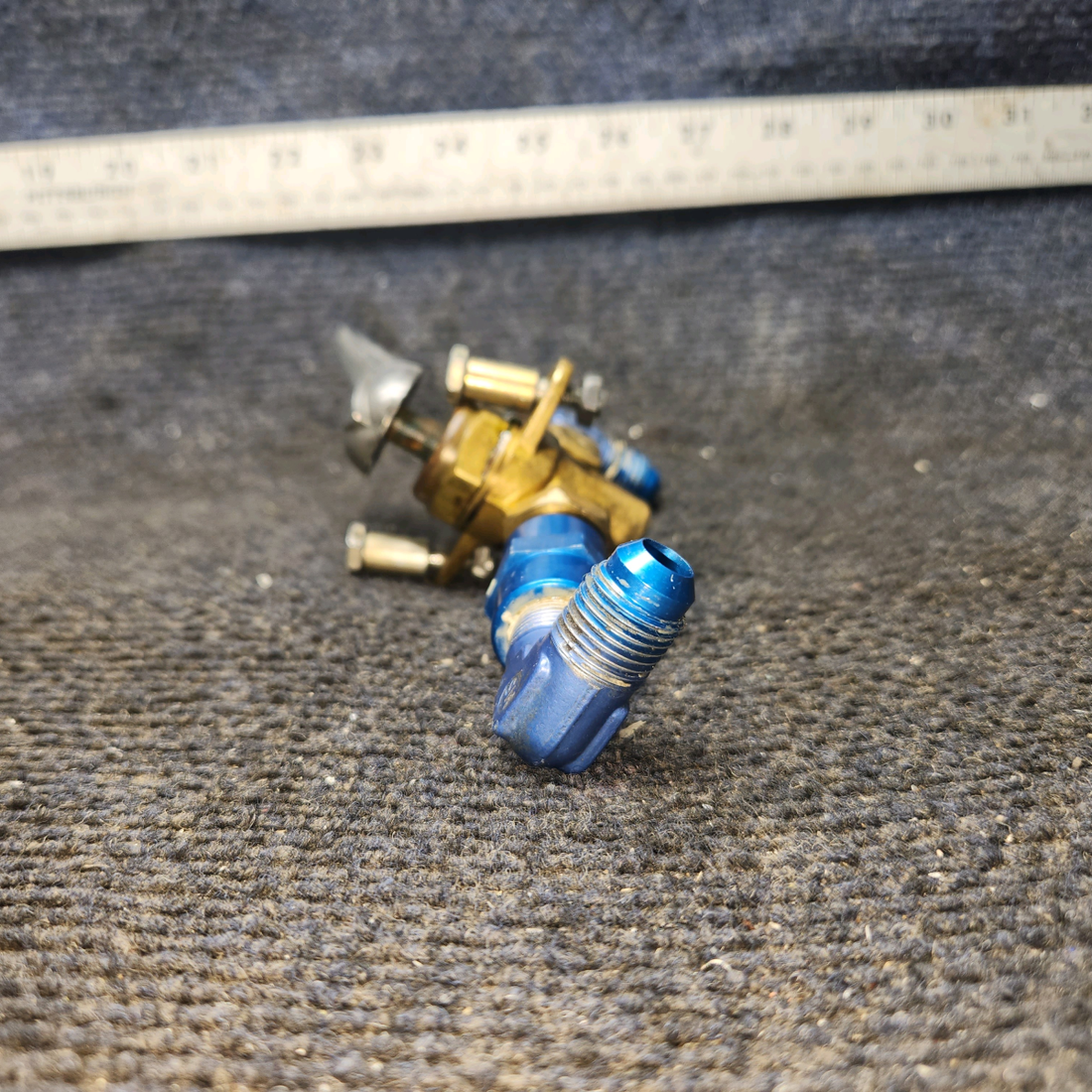 Used aircraft parts for sale, 0411803-5 cessna 150G Fuel Shutoff Valve