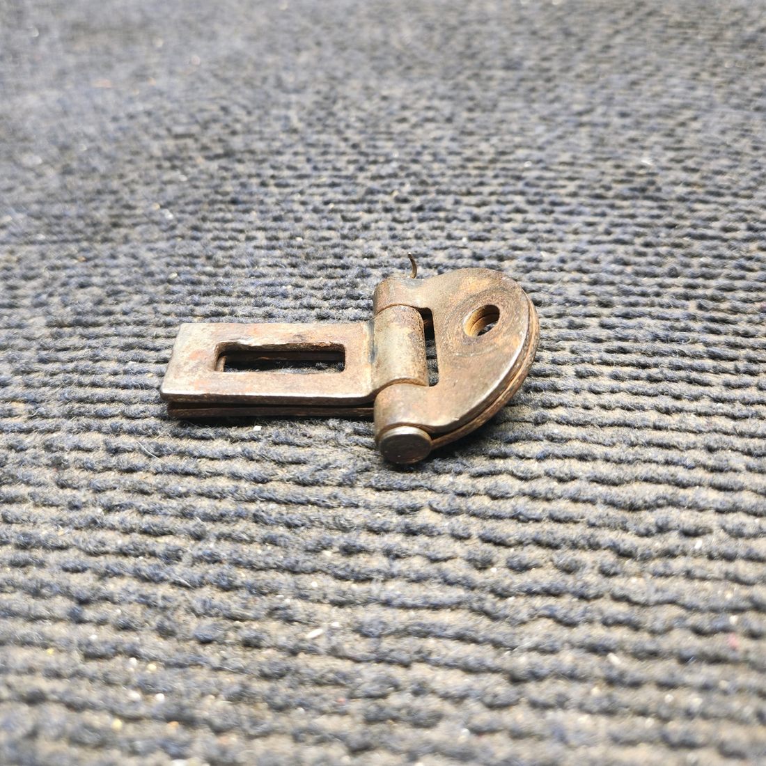 Used aircraft parts for sale, 0711083-1 cessna 150G Seat Belt Latch Assembly