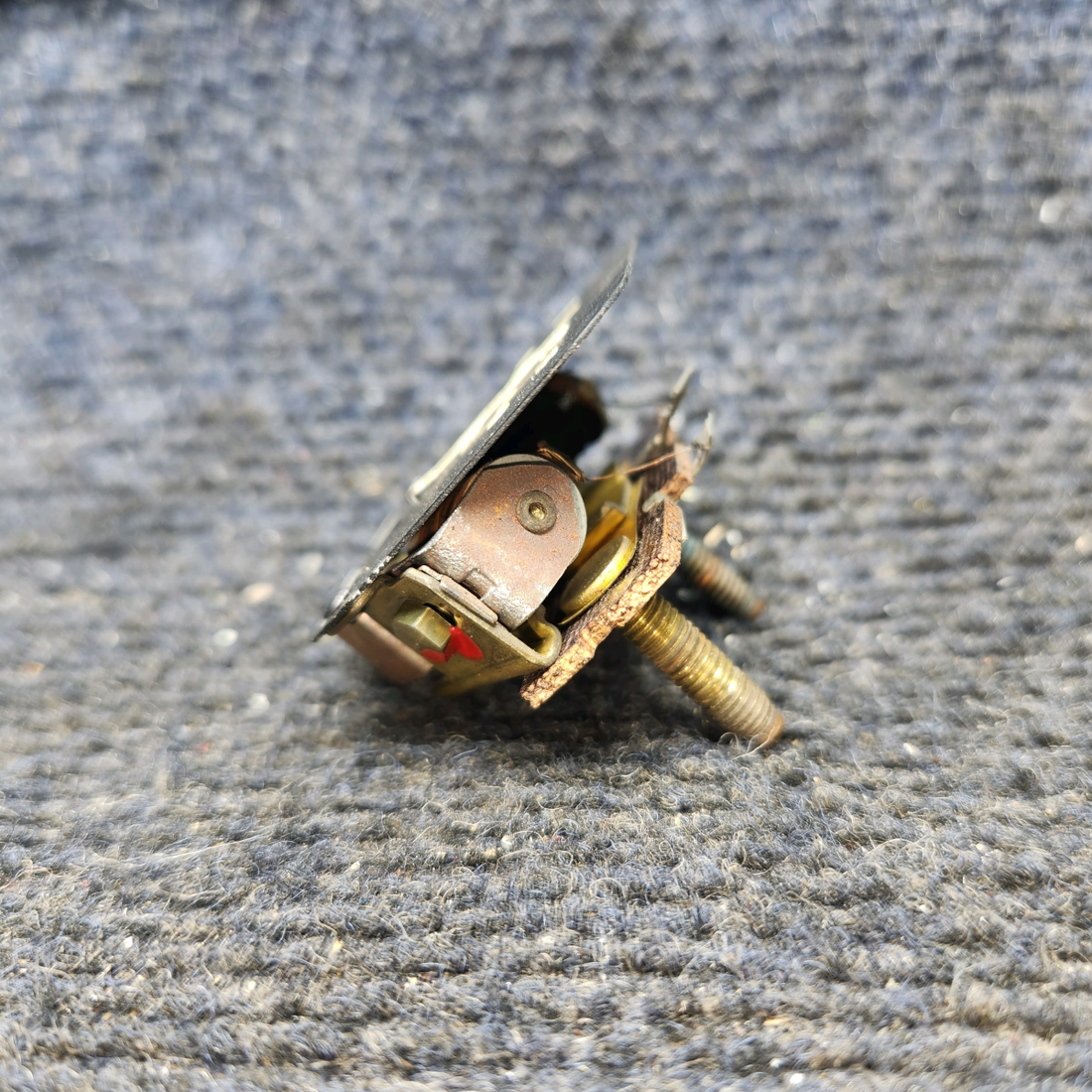 Used aircraft parts for sale, 1518333 Stewart-Warner Beechcraft Fuel Gauge Indicator (12V) Price per each.