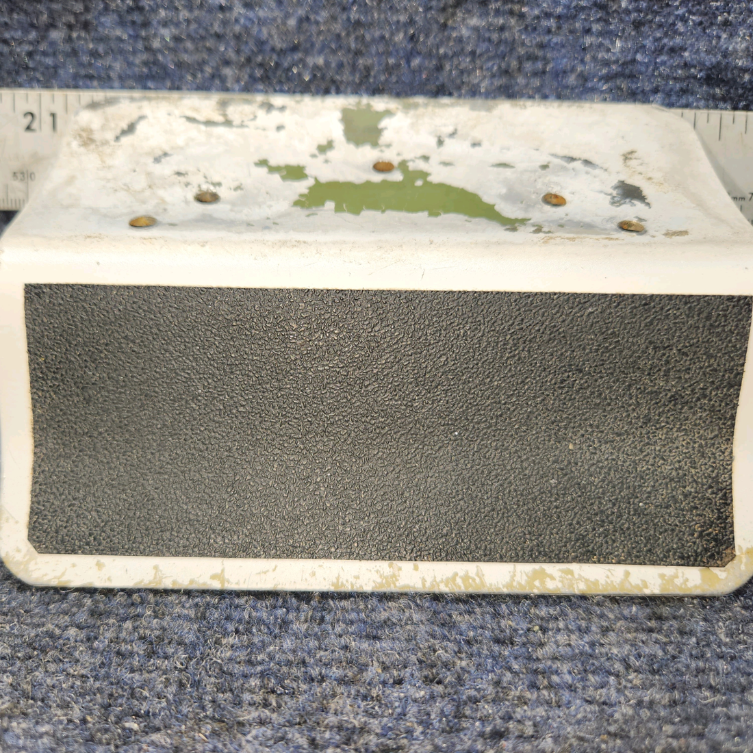Used aircraft parts for sale, 0413399-2 Cessna C-150J Fuselage Step Mount – R.H