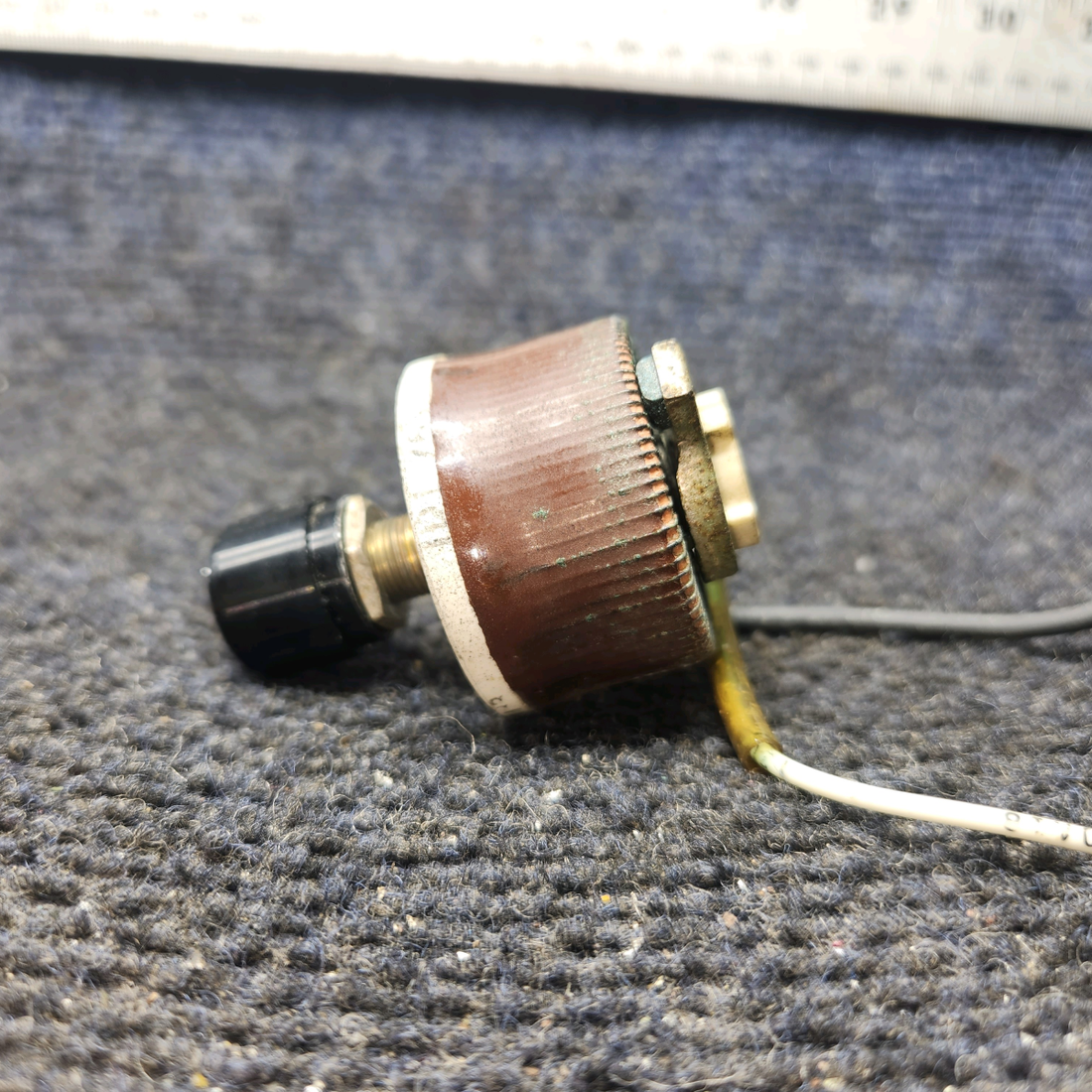 Used aircraft parts for sale, 1D1-763 Beechcraft C23 SUNDOWNER Overhead Light Dimmer Rheostat – 160 Ohm