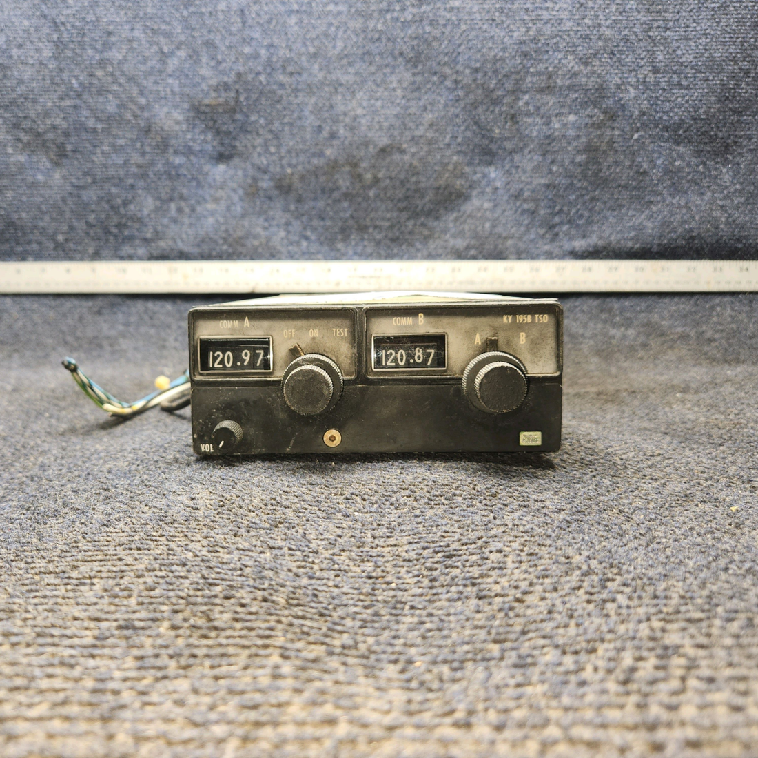 Used aircraft parts for sale, 069-1021-00 King KY-195B Cessna 172F Dual Comm Transceiver