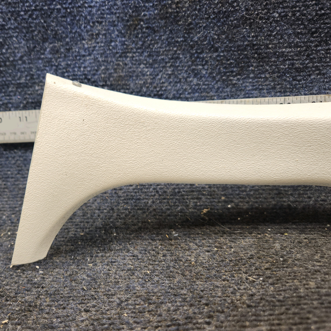 Used aircraft parts for sale, 0515014-1 cessna 172N Rear Window Upper Moulding
