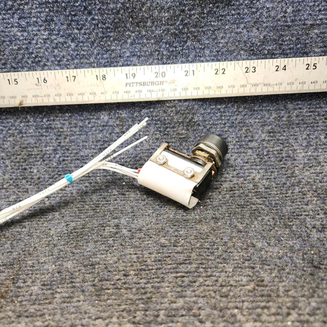 Used aircraft parts for sale, DT-2R-A7 PIPER PA-24-250 Landing Gear Micro Limit Switch