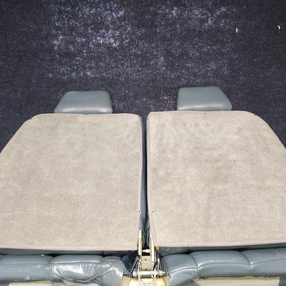 Used aircraft parts for sale, 0700678-7 Cessna 182G Aft Split-Back Seat Assembly
