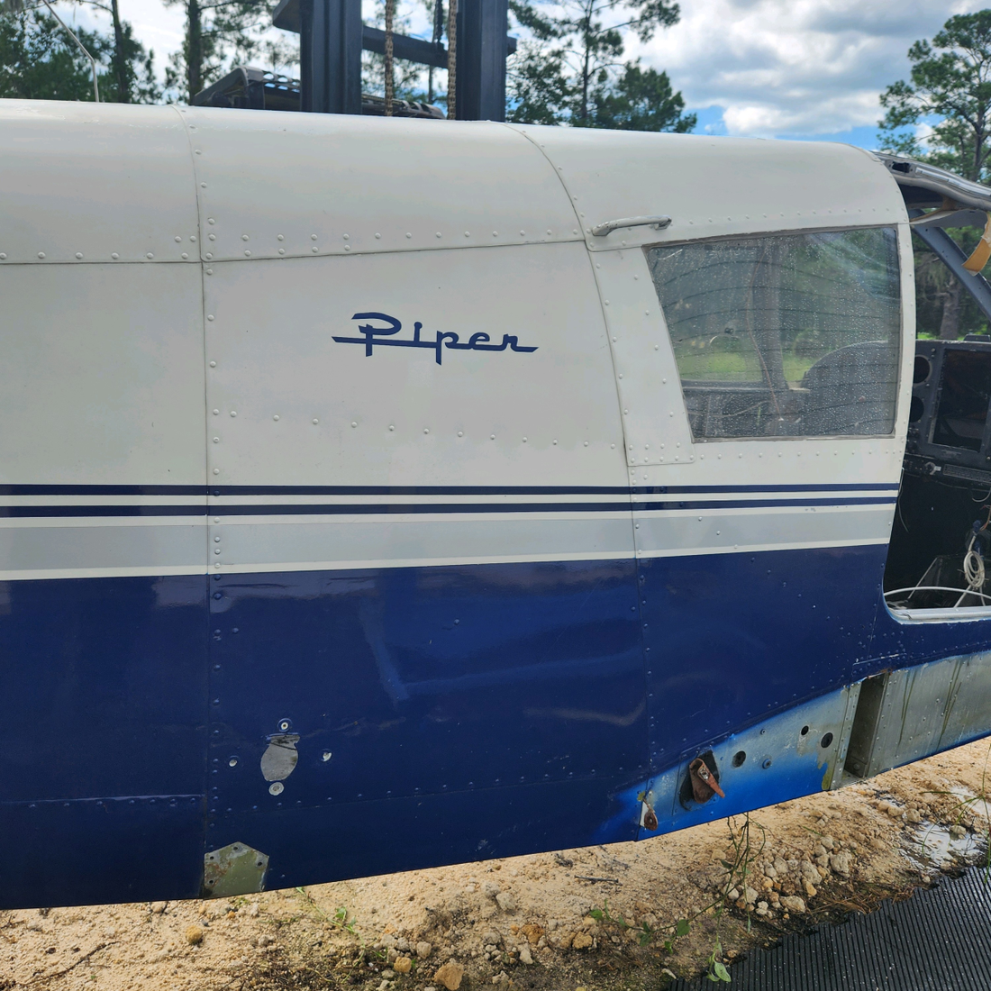 Used aircraft parts for sale, Piper PA28-140 Fuselage PIPER PA28-140 PIPER PA28-140 FUSELAGE W LOGS- NO AIRWORTHINESS - "ONLY FOR PARTS"