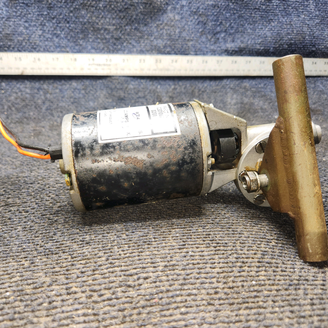 Used aircraft parts for sale, C301C01-0210 cessna 150G Flap Actuator Assembly with Motor – 14V