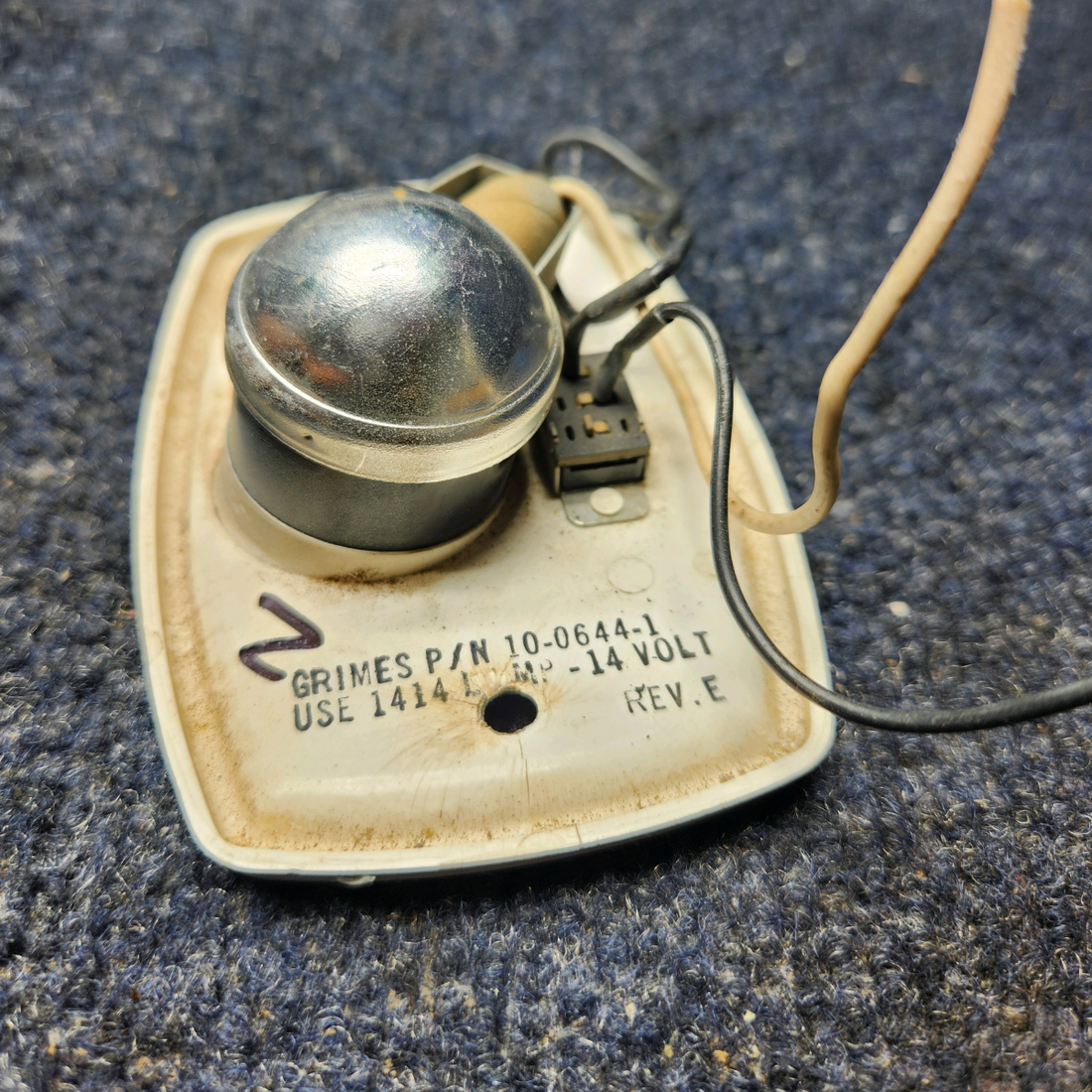 Used aircraft parts for sale, 572-524 Piper PA32RT-300 GRIMES READING LIGHT W/ SWITCH (14V) HAS CRACK