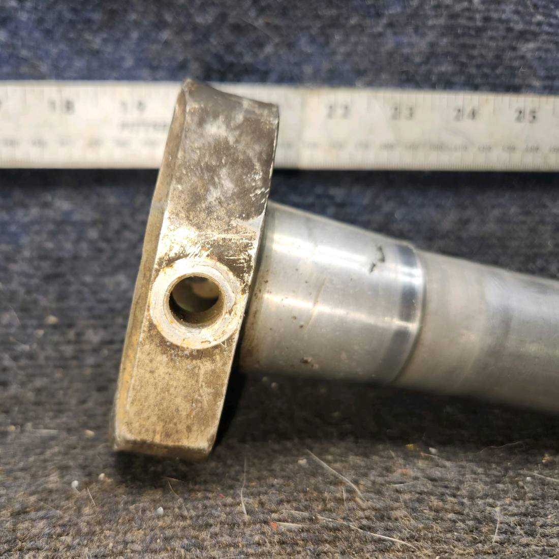 Used aircraft parts for sale, 0541199-1 cessna 172N Axle-Main Landing Gear
