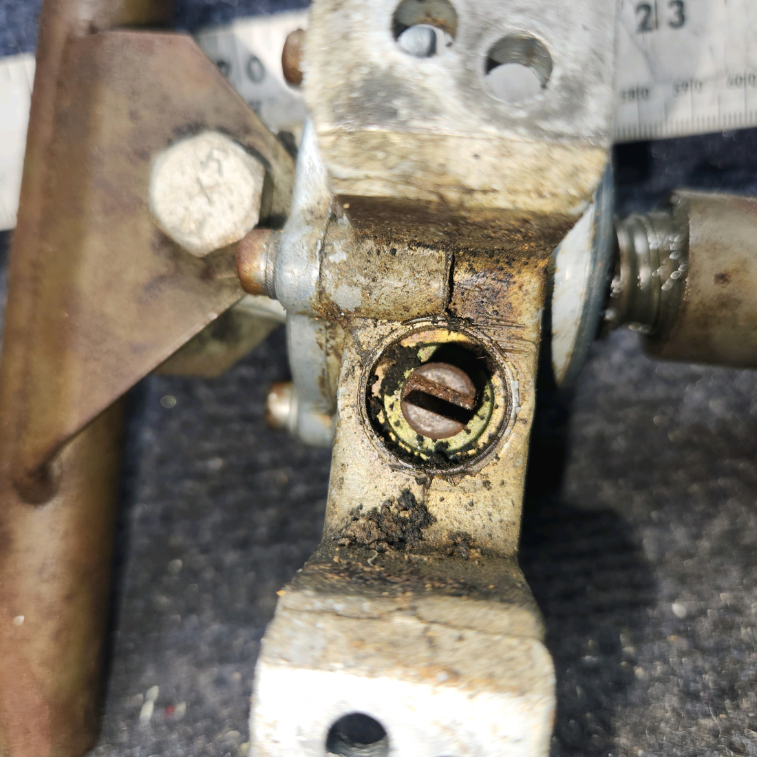 Used aircraft parts for sale, C301002-0301 Cessna 172F Flap Actuator