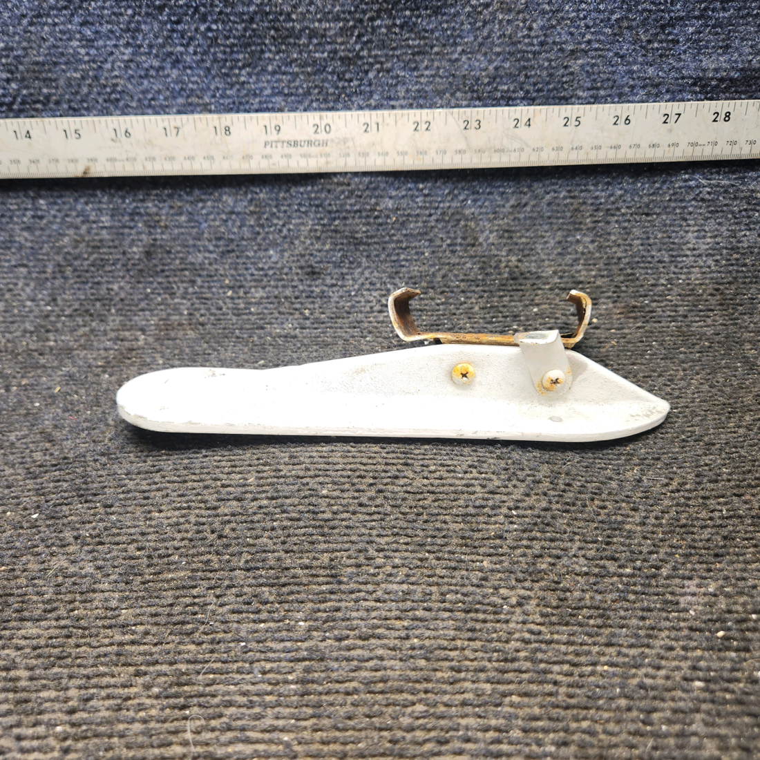 Used aircraft parts for sale, 0541154-1 cessna 150G Main Landing Gear Step – RH with Bracket