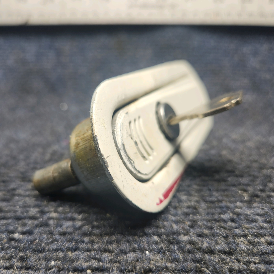 Used aircraft parts for sale, 1040BCH Beechcraft A23A Musketeer Custom III RICHARD DECKER CO CABIN DOOR LATCH OUT W/ KEY