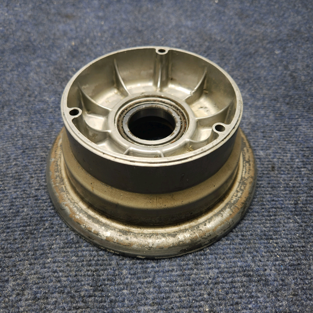Used aircraft parts for sale, 161-04700 Cleveland Beechcraft C23 SUNDOWNER INNER MAIN GEAR WHEEL HALF (6.00-6)