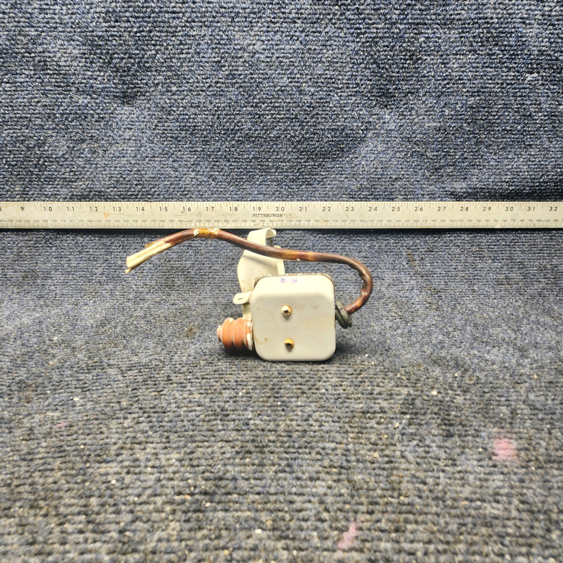 Used aircraft parts for sale, 002-361013-15 Beechcraft F33A LANDING GEAR SAFETY SWITCH LH (VOLTS: 14)