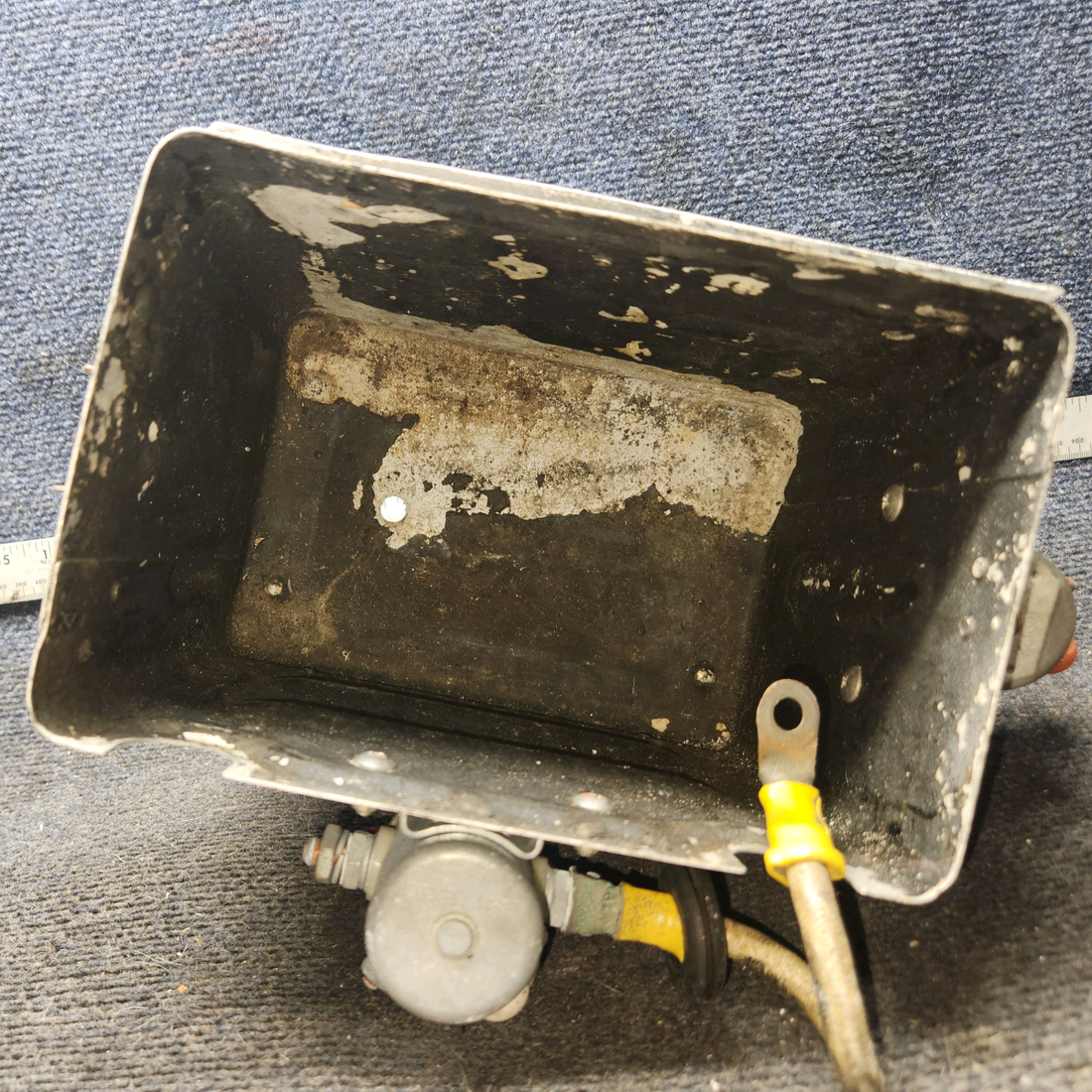 Used aircraft parts for sale, 0413307-18 cessna 172N Battery Box Assembly with Lid
