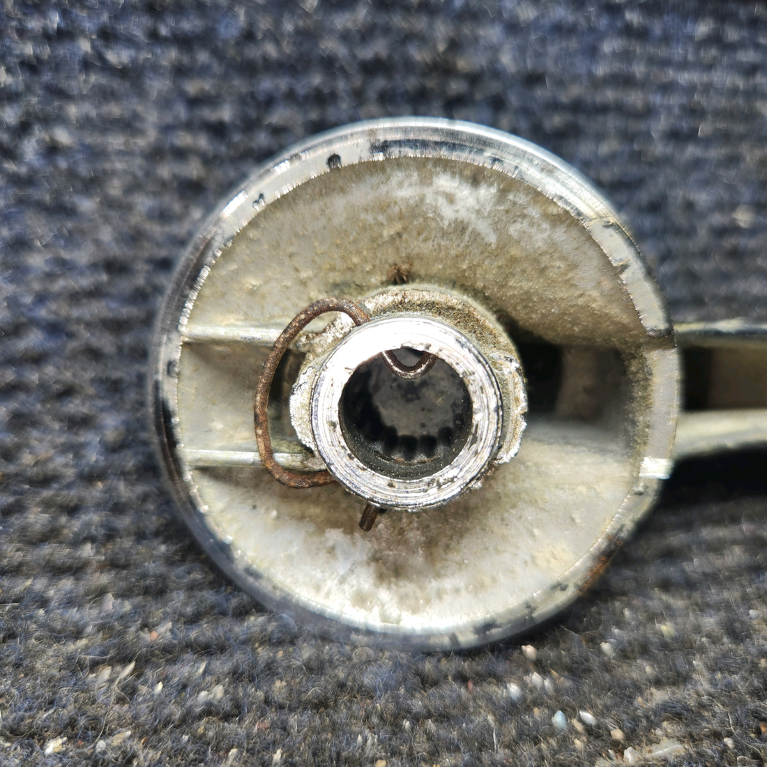 Used aircraft parts for sale, 464-023 Piper PA-28-140 Stabilator Trim Crank Handle