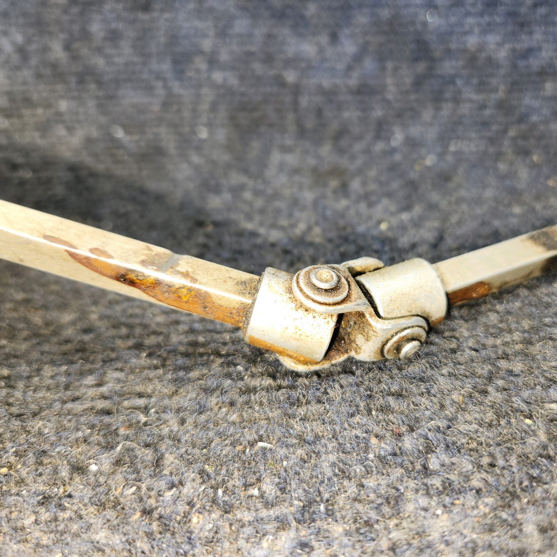 Used aircraft parts for sale, 0511157-14 Cessna C175 Fuel Selector Handle Shaft Plate