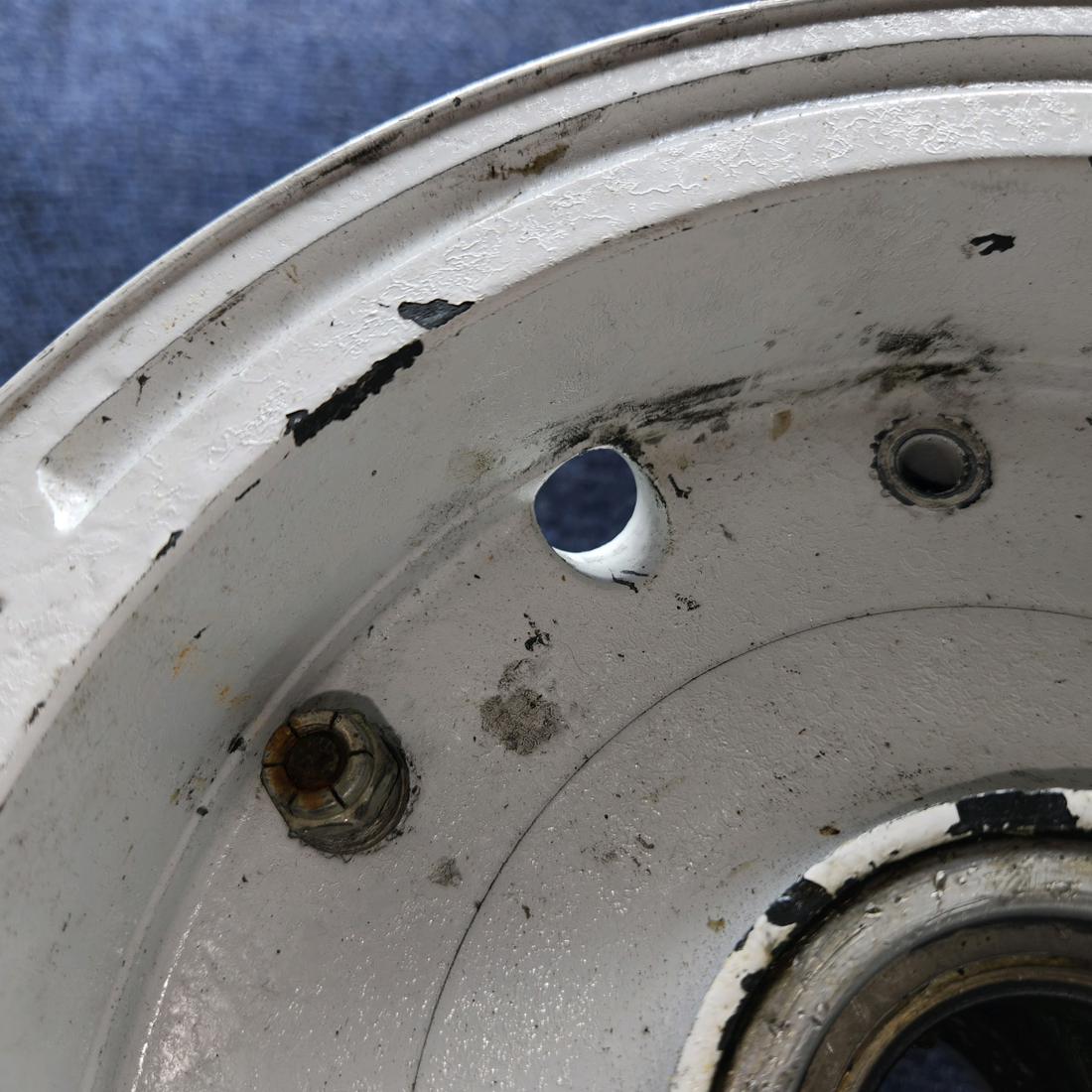 Used aircraft parts for sale, 40-98 BEECHCRAFT 95-55B Main Gear Wheel Assembly – 8"