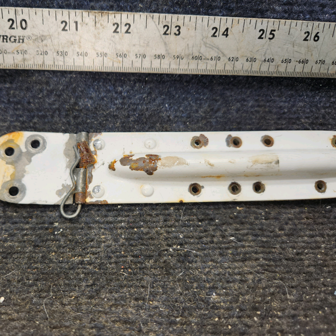 Used aircraft parts for sale, 0511238-1 cessna 172N Hinge Half Assembly
