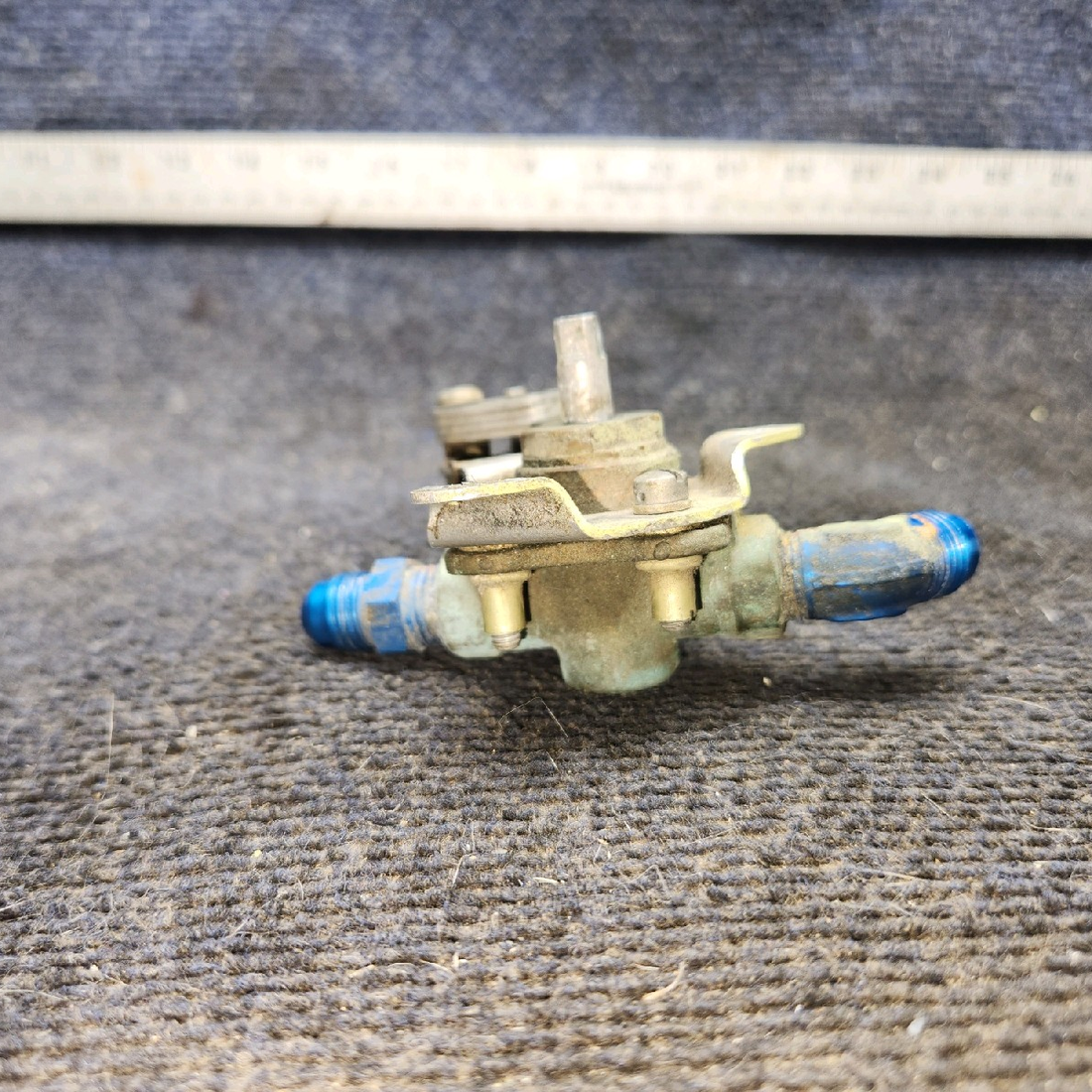 Used aircraft parts for sale, 491-947 6S122 piper PA-28-181 Fuel Selector Valve Assembly