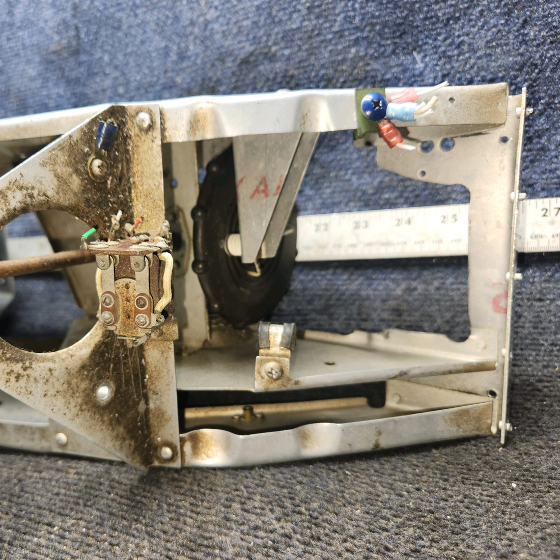 Used aircraft parts for sale, 0713640-200 Cessna 182G Console Structure Assembly