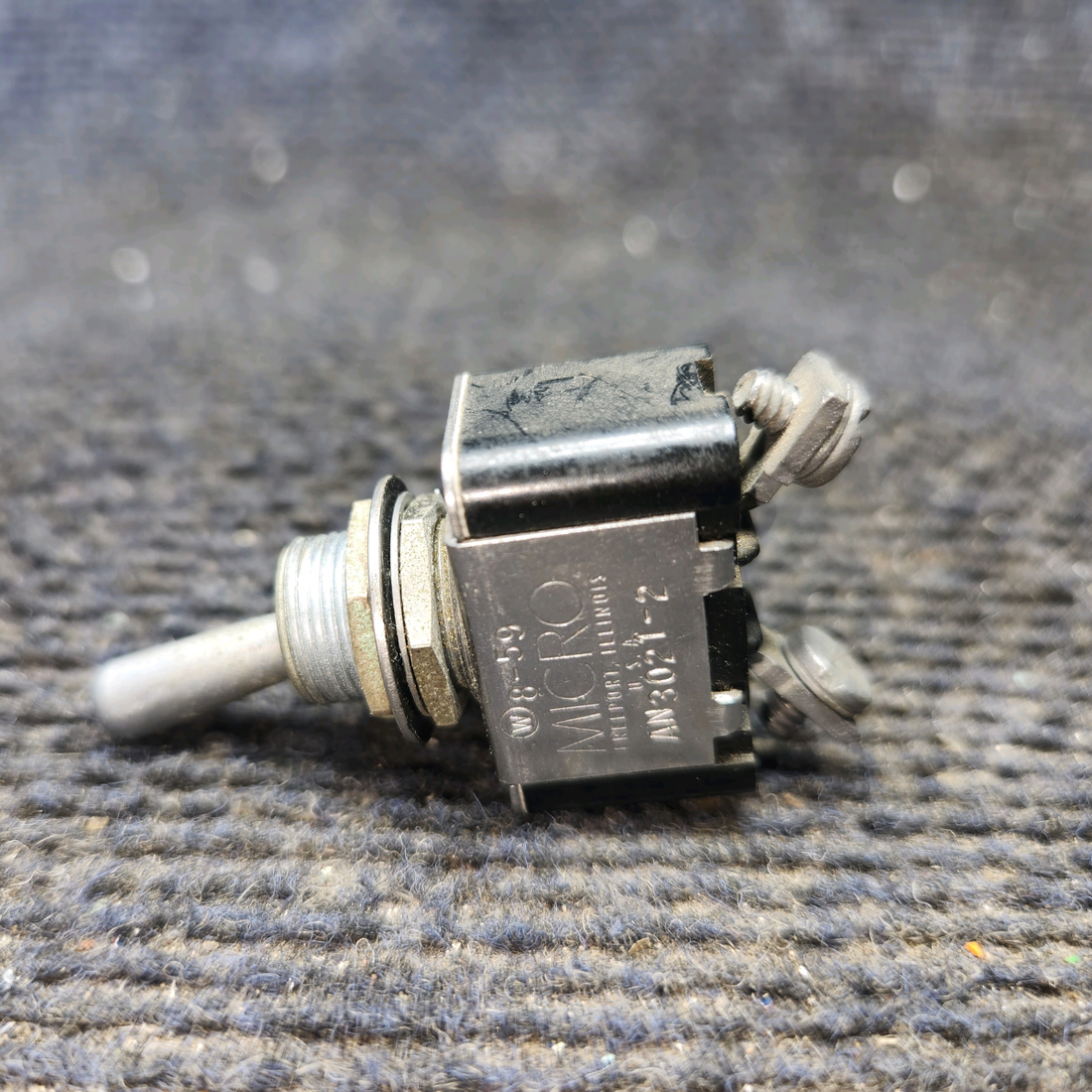 Used aircraft parts for sale, AN3021-2 Beechcraft 35-33 Single Pole Toggle Switch