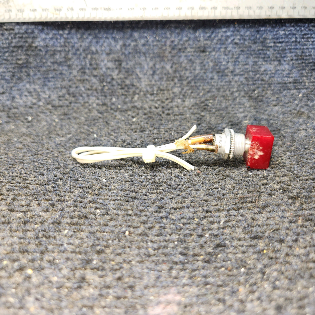 Used aircraft parts for sale, 67422-011 Piper PA32RT-300 Unsafe Gear Light Indicator