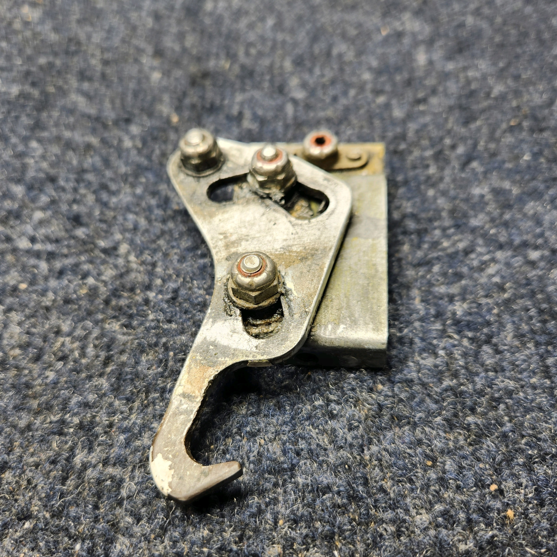 Used aircraft parts for sale, 35-415396 BEECHCRAFT F35 UPPER CABIN DOOR LATCH ASSEMBLY