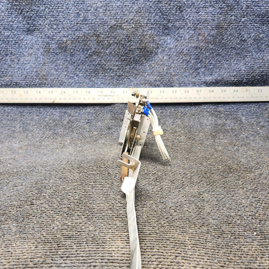 Used aircraft parts for sale, 0560025-6 cessna 172N Flap Indicator