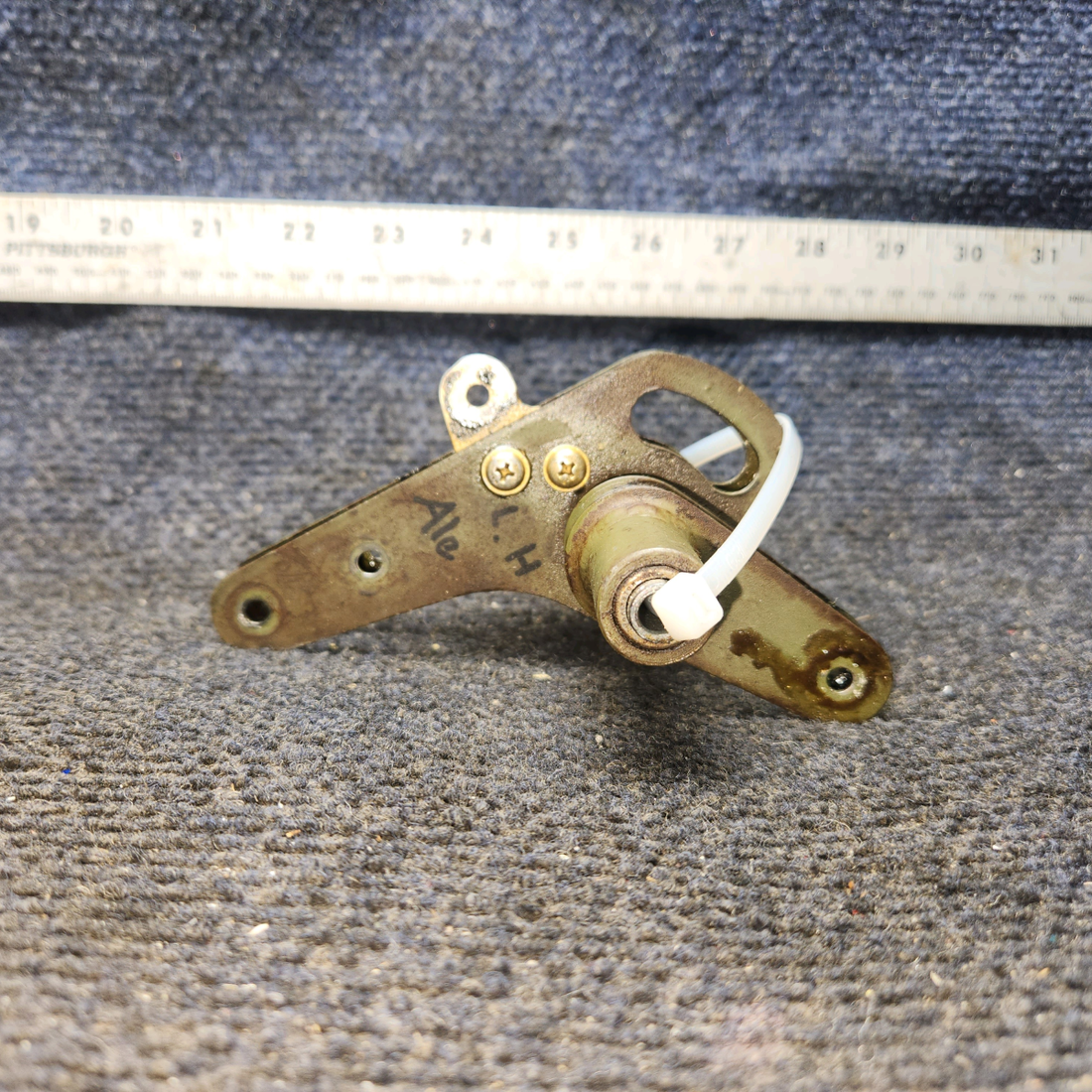 Used aircraft parts for sale, 0760611-1 Cessna 182G Aileron Bellcrank Assembly - LH