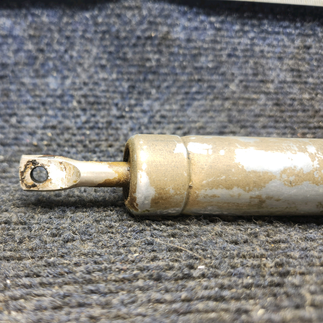 Used aircraft parts for sale, 10650 Cessna 182G Actuator Cylinder Assembly