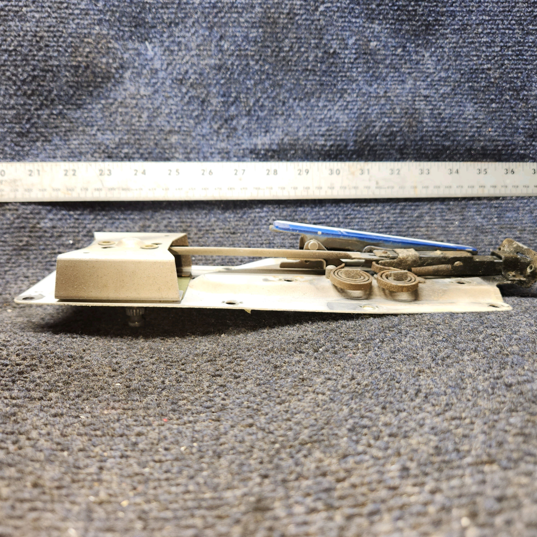 Used aircraft parts for sale, 0711061-5 Cessna 182G Cabin Door Latch Assembly RH