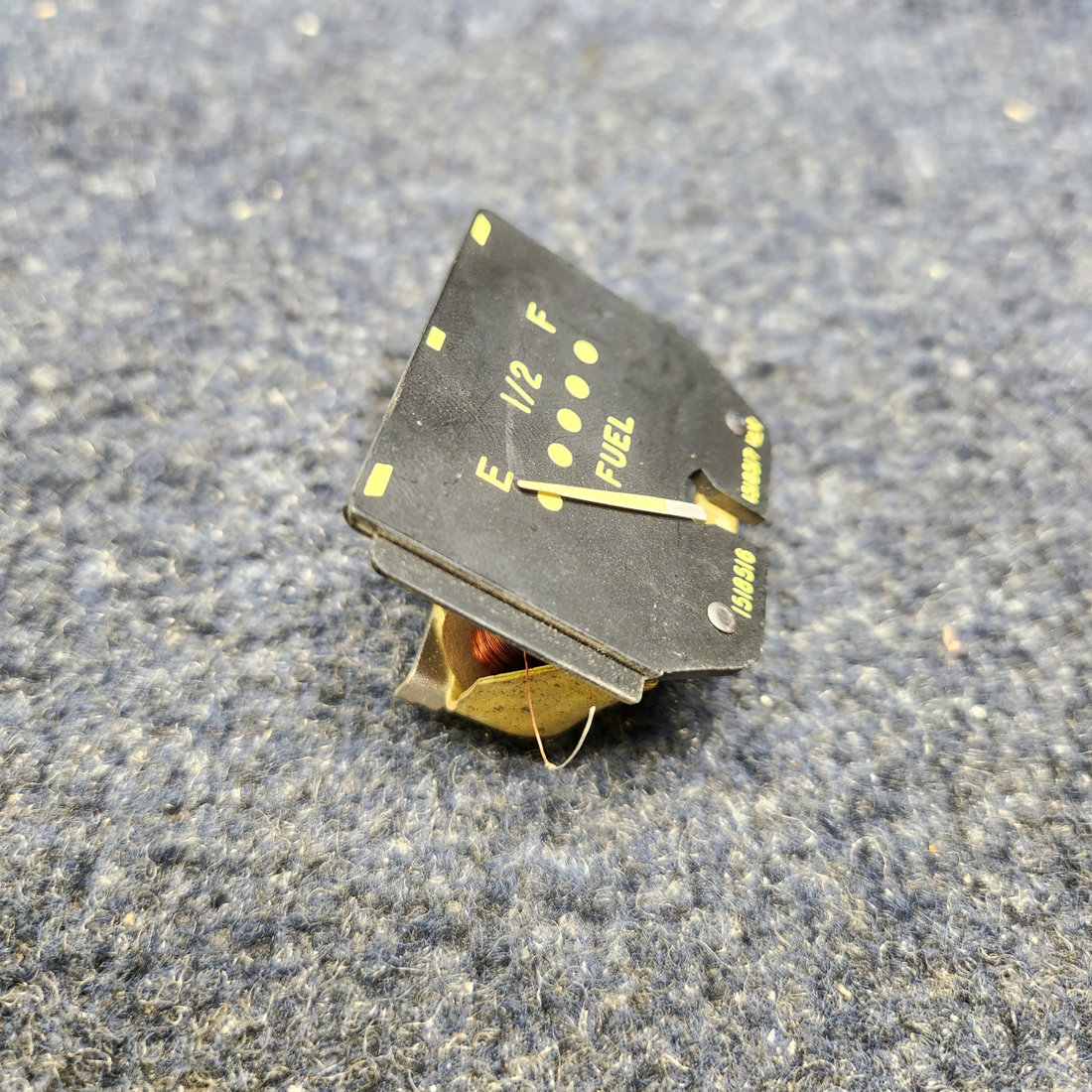 Used aircraft parts for sale, 1518516 BEECHCRAFT F35 STEWART-WARNER FUEL GAUGE INDICATOR 12 VOLTS