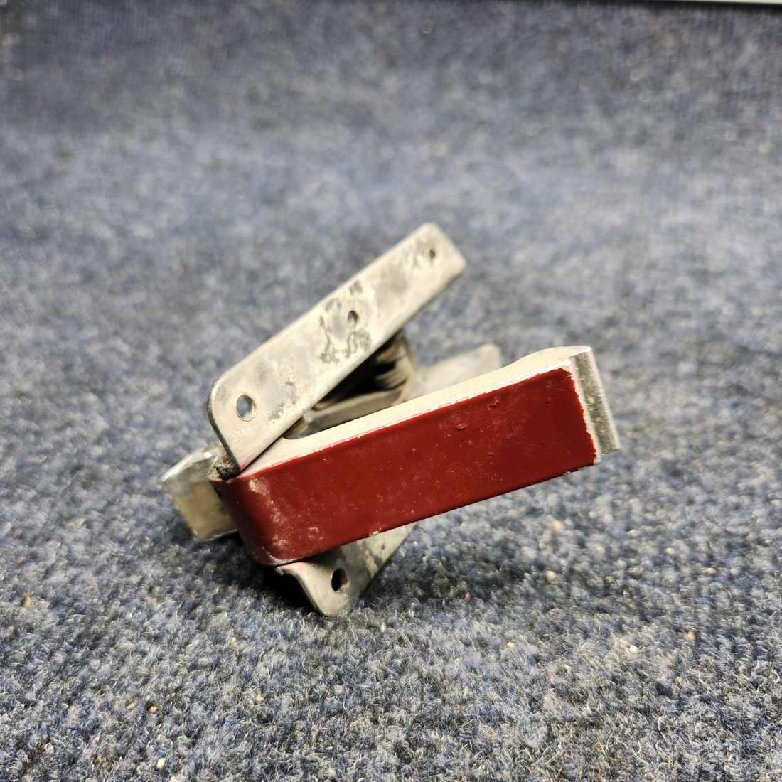 Used aircraft parts for sale, 472-077 Piper PA32RT-300 BAGGAGE DOOR TRIGGER ACTION LATCH