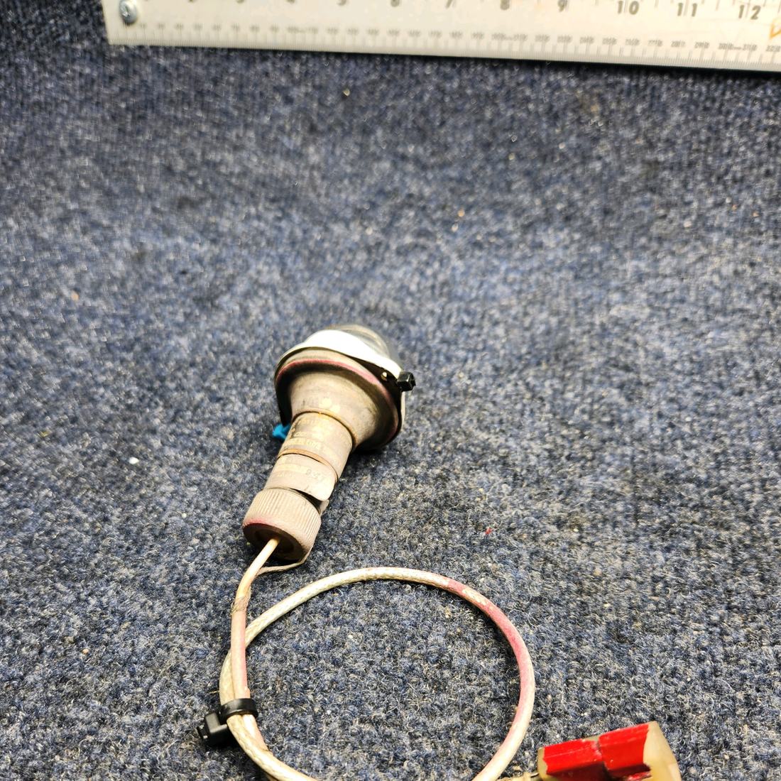 Used aircraft parts for sale, A-2064-1073 GRIMES Piper PA32RT-300 REAR POSITION LIGHT ASSEMBLY W LENS AND RETAINER (12V)