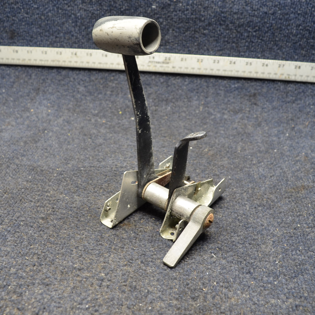 Used aircraft parts for sale, 65850-000 PIPER PA28-140 ENGINE CONTROL QUADRANT