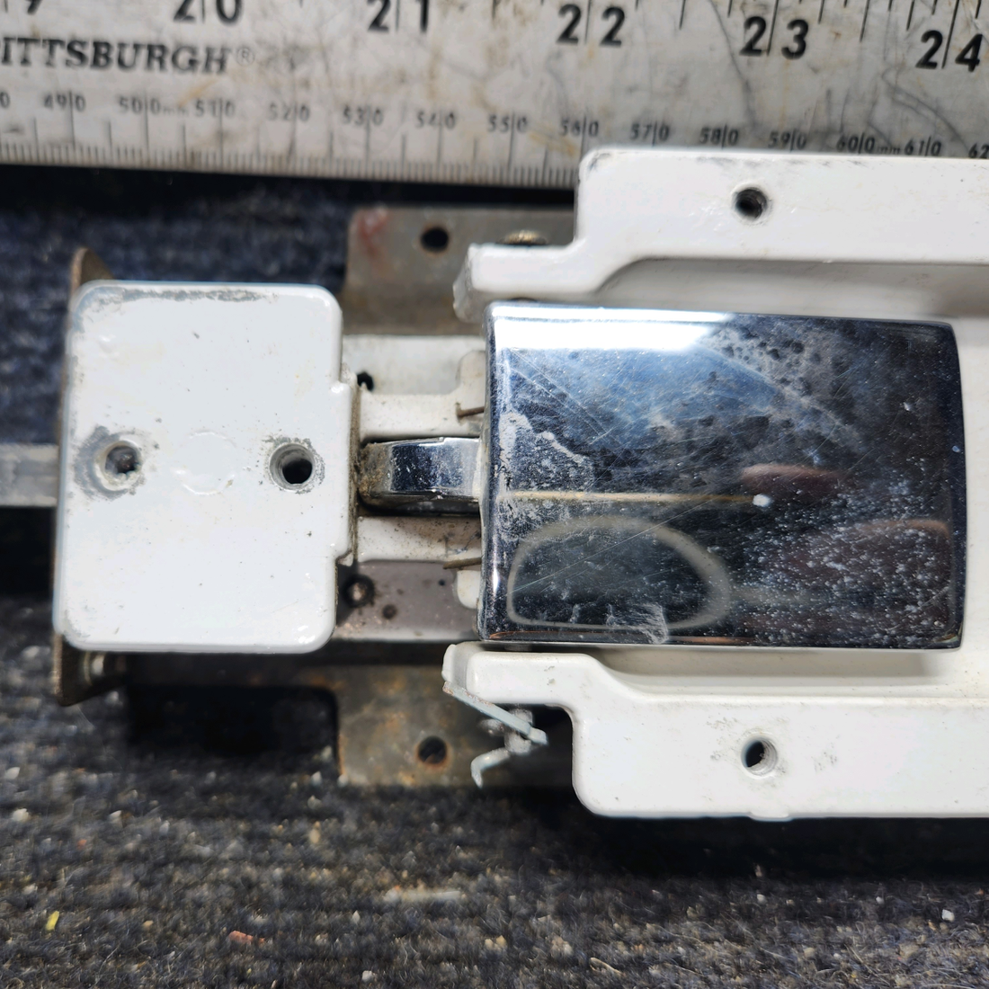 Used aircraft parts for sale, 0517012-4 cessna 172N Cabin Door Latch Assembly – RH