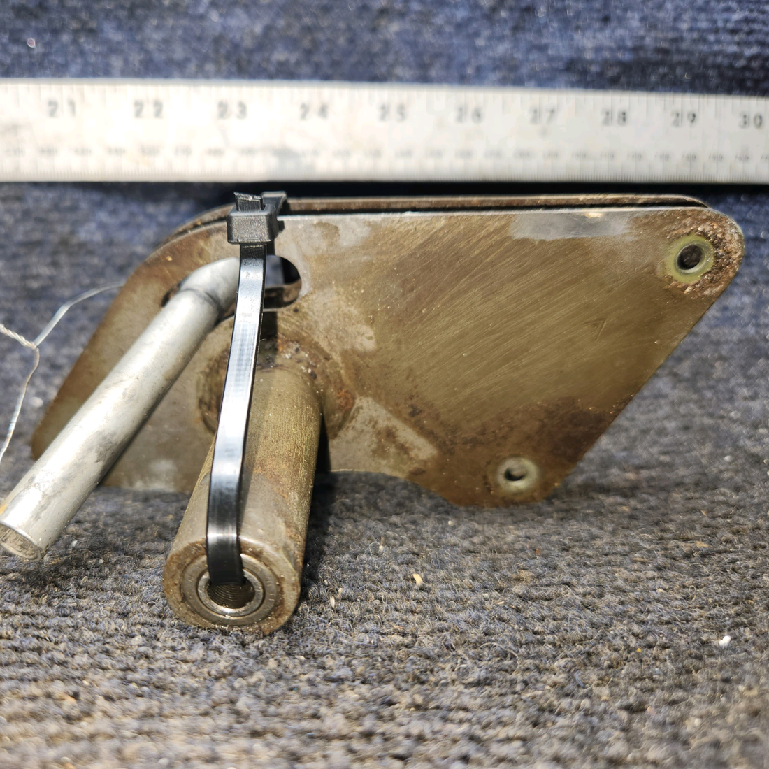 Used aircraft parts for sale, 0523223-1 Cessna 172 Aileron Bellcrank - RH