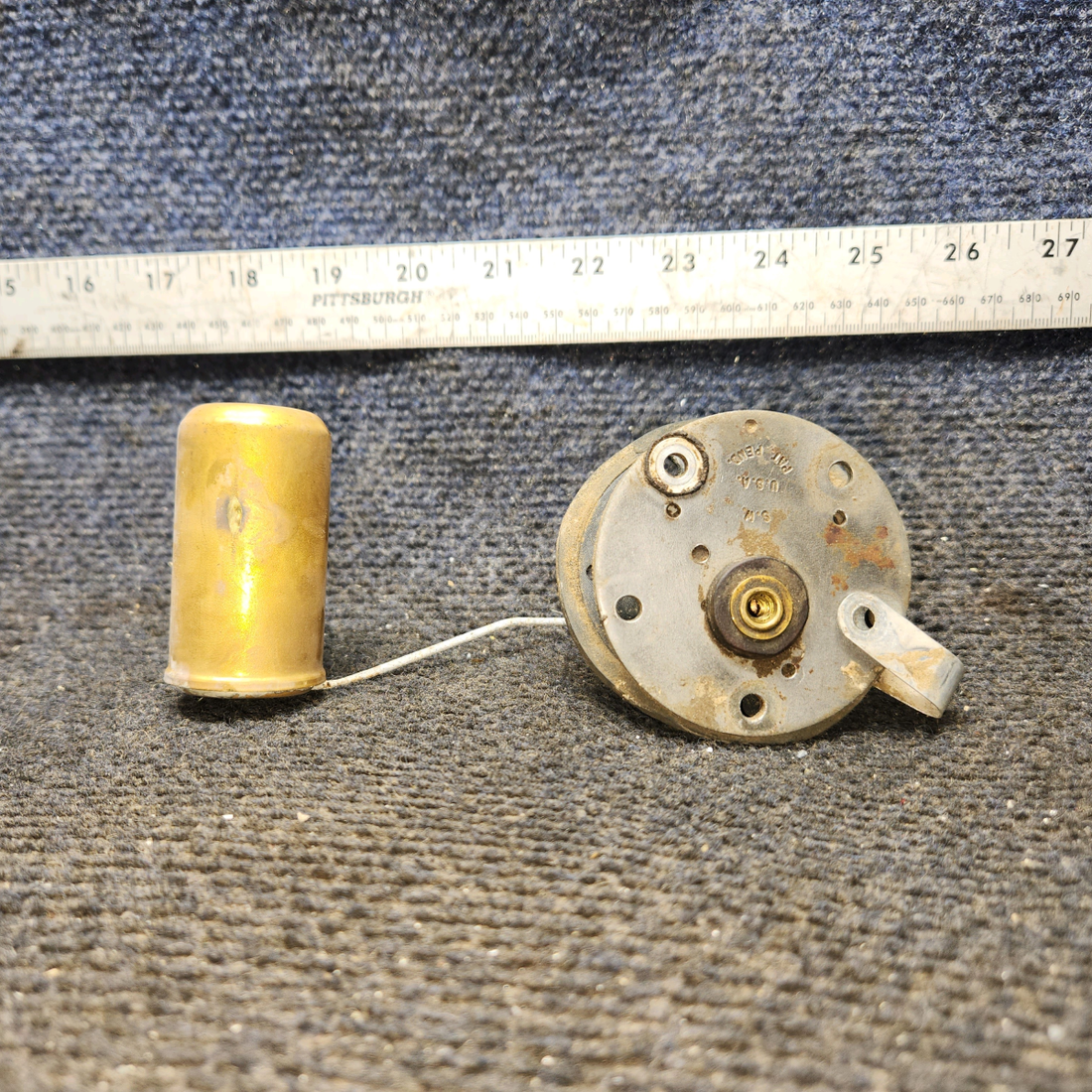 Used aircraft parts for sale, 0426517-1 cessna 150G Fuel Gauge Transmitter