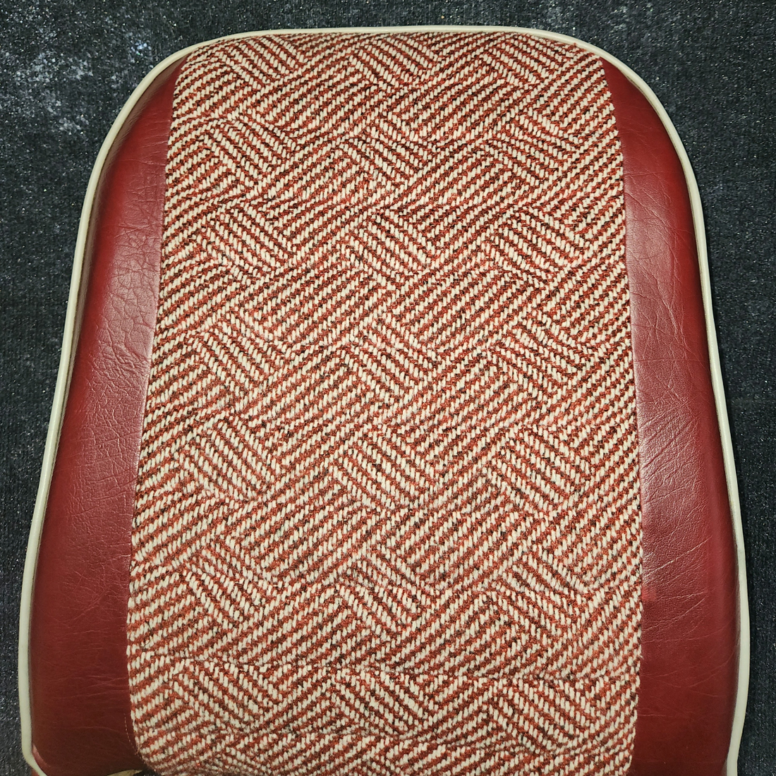 Used aircraft parts for sale, 65879-00 Piper PA28-140 Front Seat Assy LH / RH