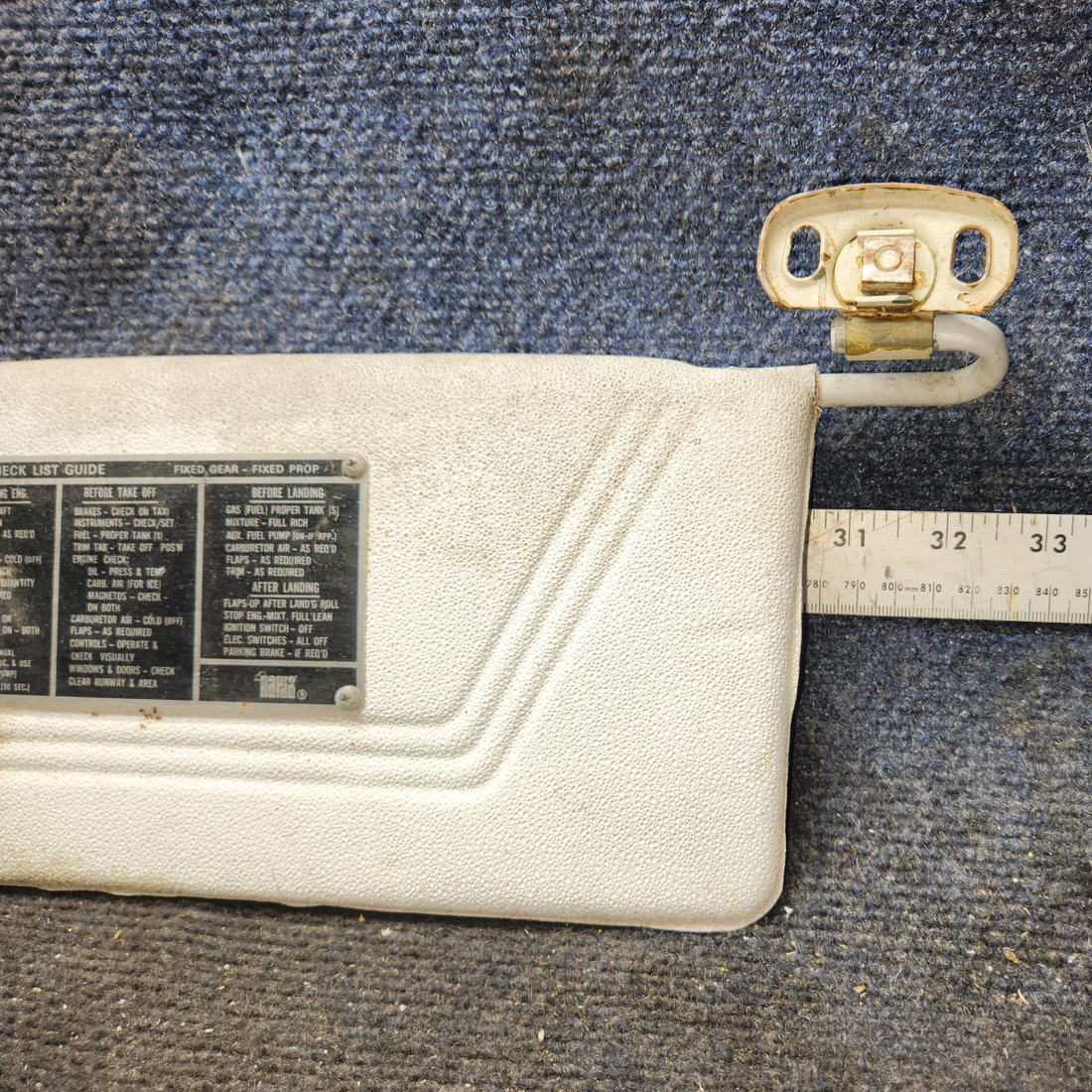Used aircraft parts for sale, 0700122-12 cessna 150G Sun Visor – RH